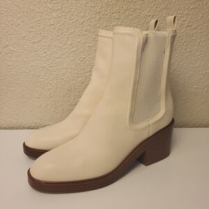 NWOB Bandolino Ivory Enisy Heeled Chelsea Boots Size 10M
